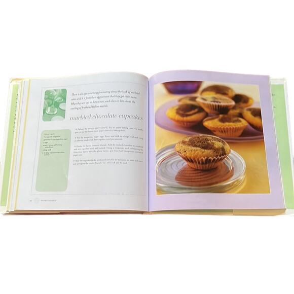 Cupcakes Cookbook Hardcover Color Photos Desserts Baking - Picture 7 of 7